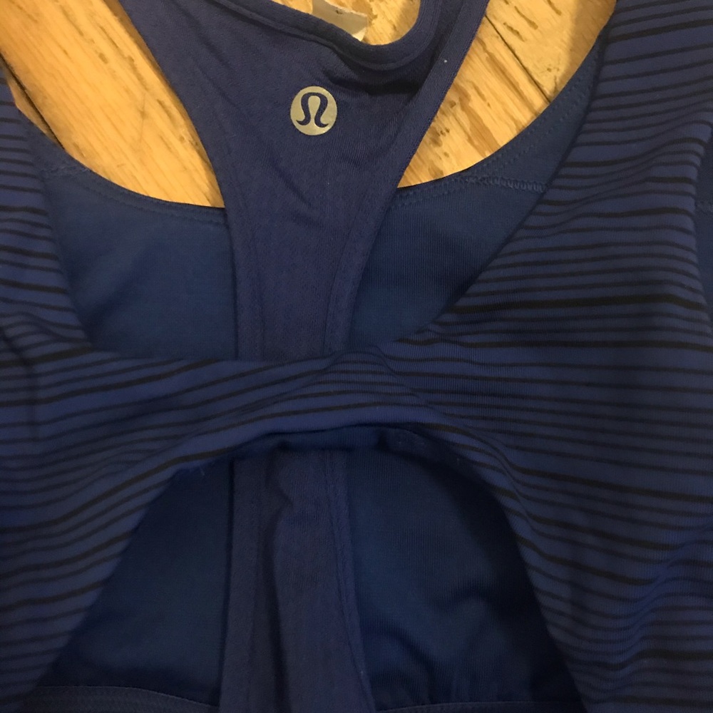 Lululemon tank with built in bra